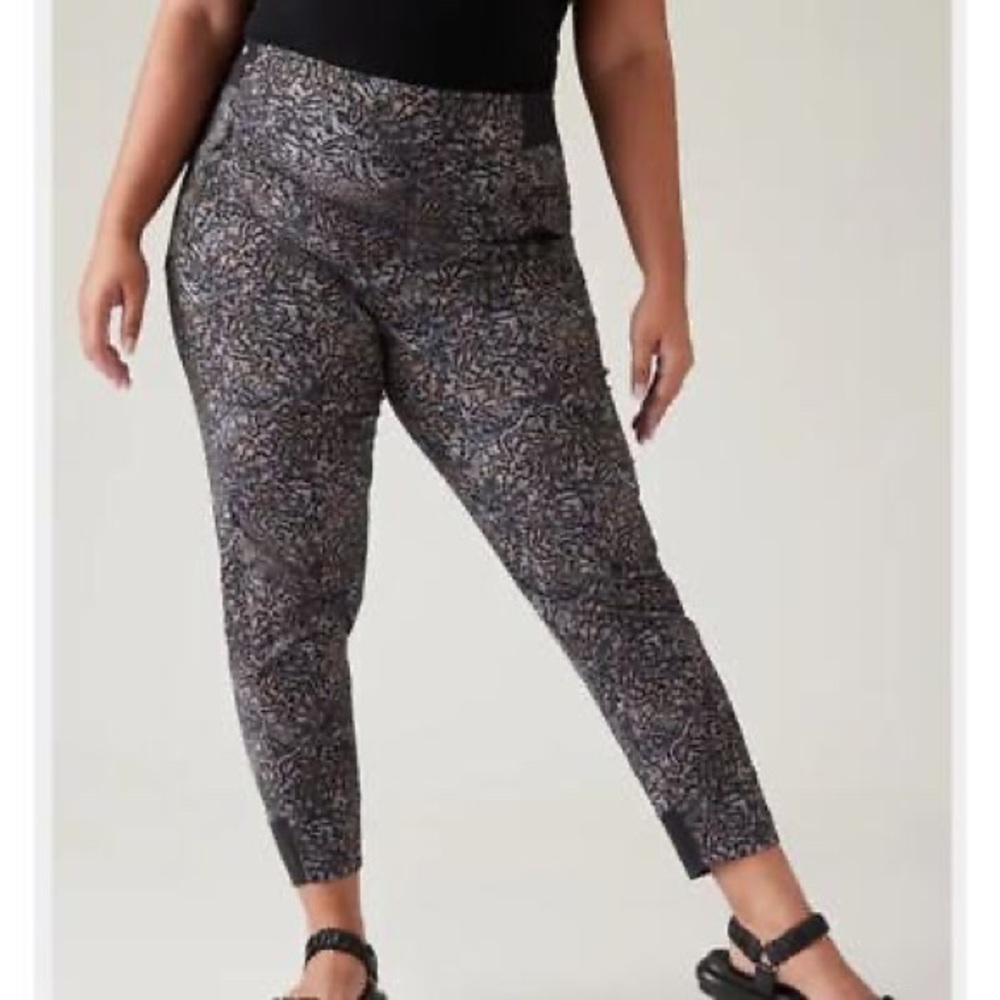 Athleta Trekkie North Jogger Black Kinetic Abstract Black size 20 NWT